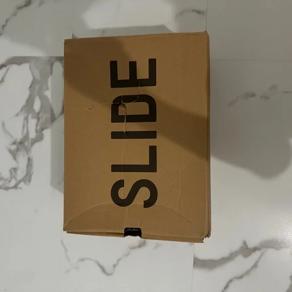 Adidas Yeezy Slides Size 8 - Picture 3 of 4